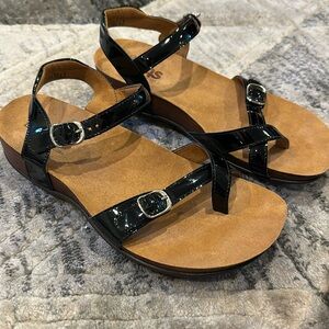 SAS pampa black patent leather ankle strap toe loop sandals size 9W